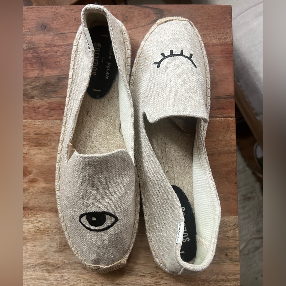 Soludos canvas espadrilles winking eye design size 9.5